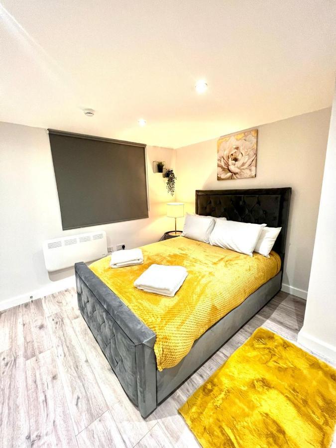 Golden Residences - Oakway Feltham Exterior photo