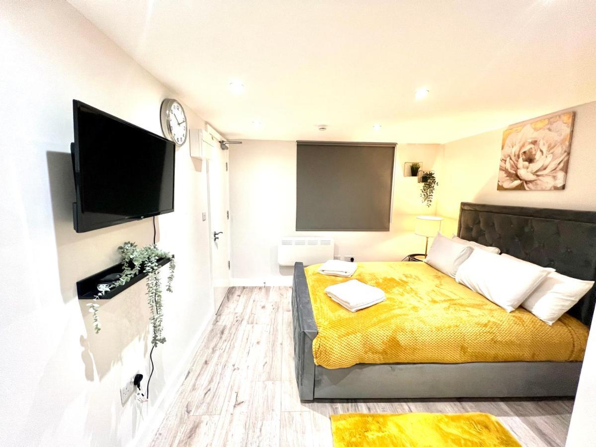 Golden Residences - Oakway Feltham Exterior photo